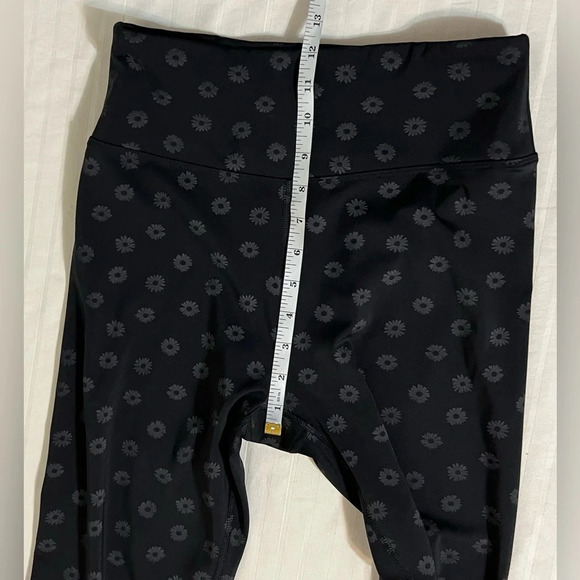 Nanette Lepore Play Black Daisy Leggings Size Medium Q1 - Picture 10 of 11